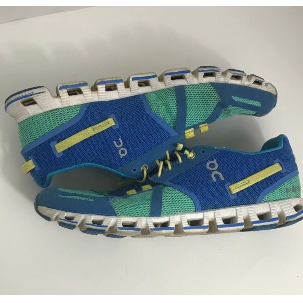On Cloud Swiss Engineering Women’s Running Shoes